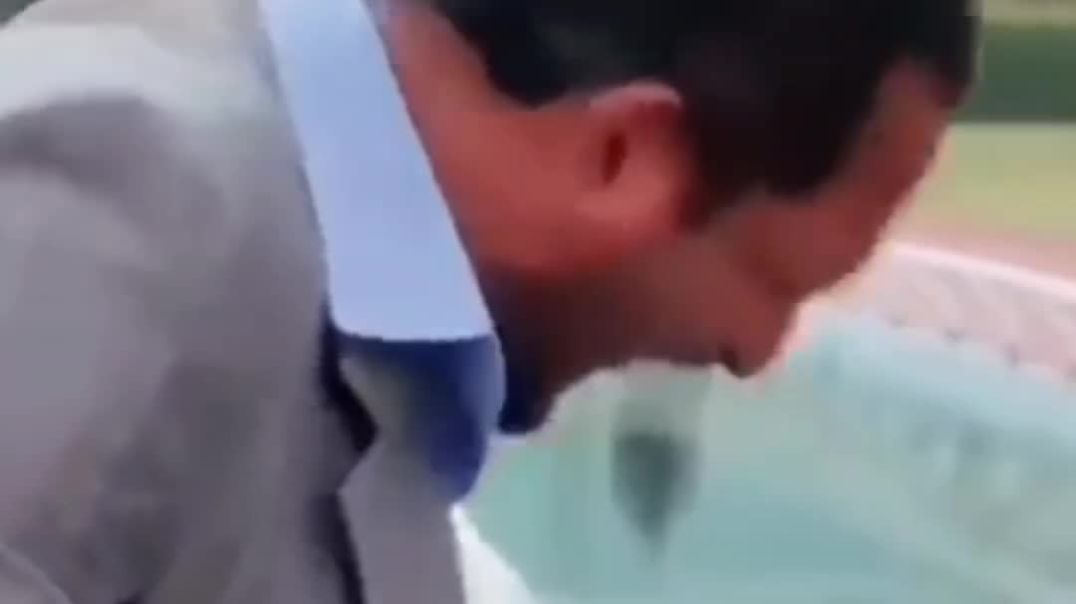 ⁣मोबाइल चला रहा है जैसे