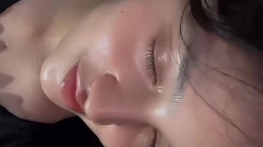 ⁣Kise ko kiss 💋 chahiye to comment kro