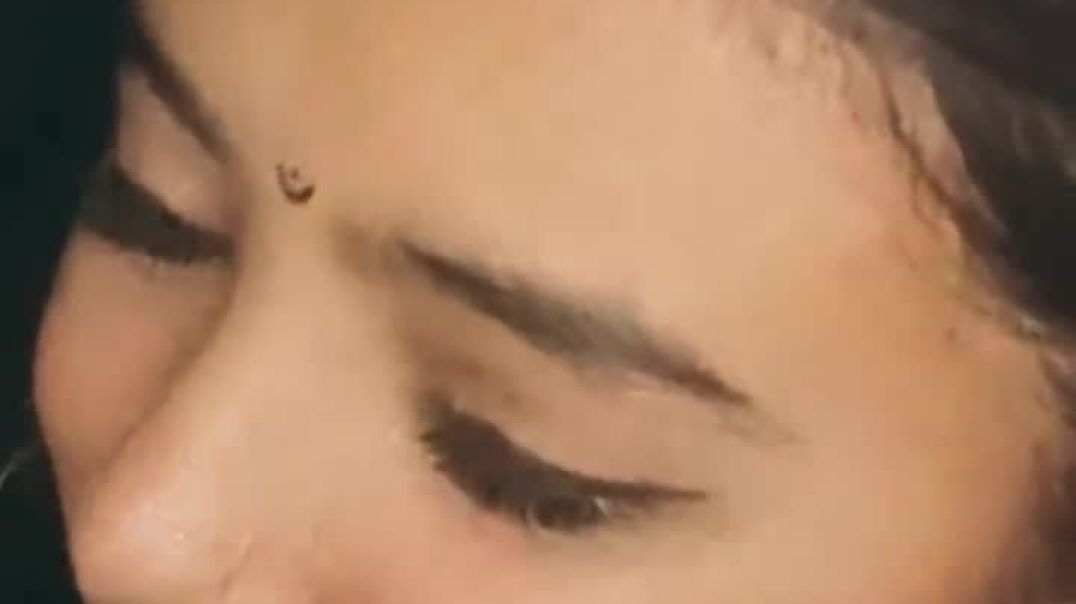 ⁣आंखे तेरी