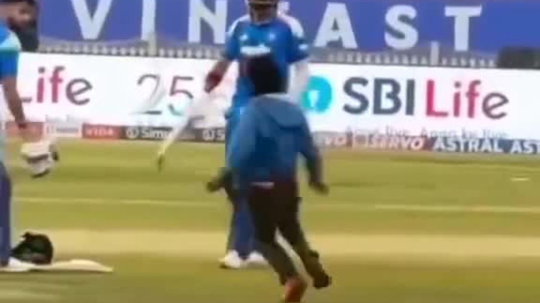 ⁣King Kohli respect fans