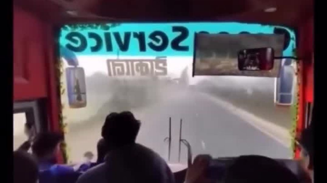 ⁣Bas draibar kese chala rha he yar