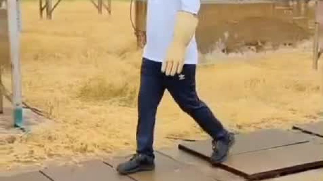 Go close//#shorts#apnatube