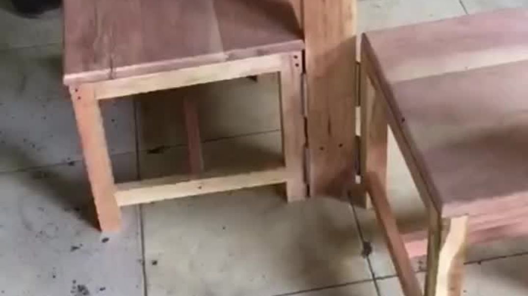 हॉटेलमधील बाकडे व टेबल