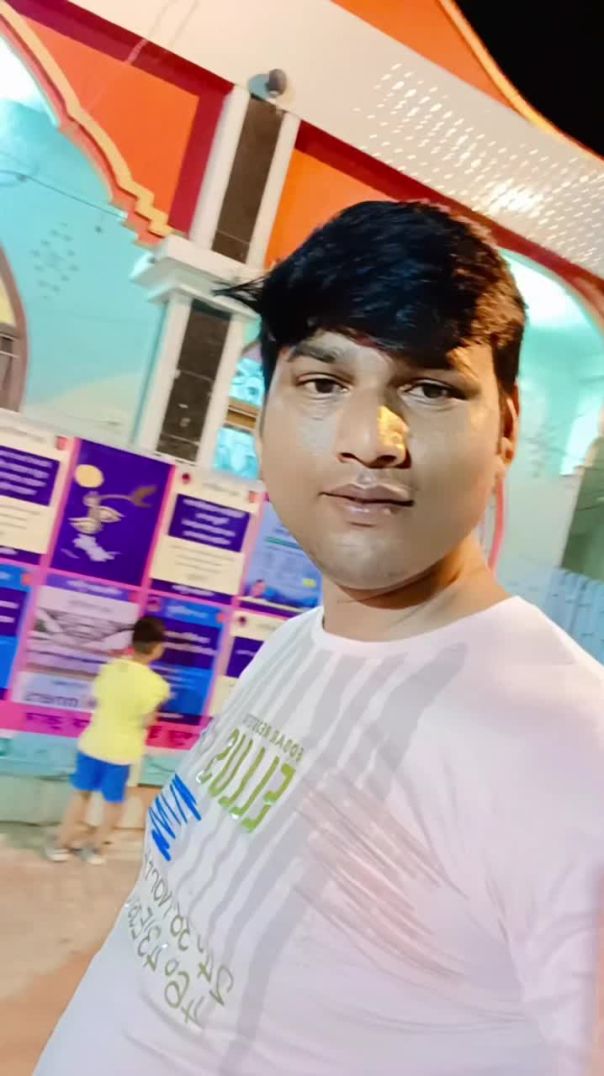 Dekhne walno mein hai