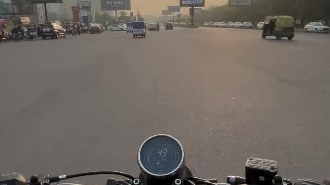 ⁣Apne pe dhiyan de 😁