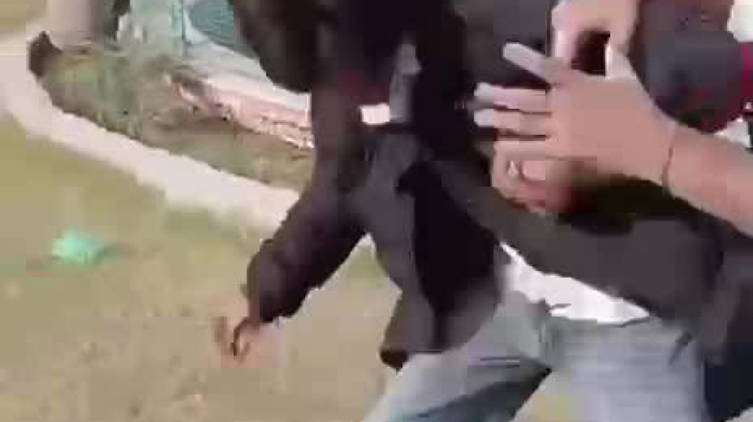 ⁣प्रेमी की हुई पिटाई वीडियो वायरल