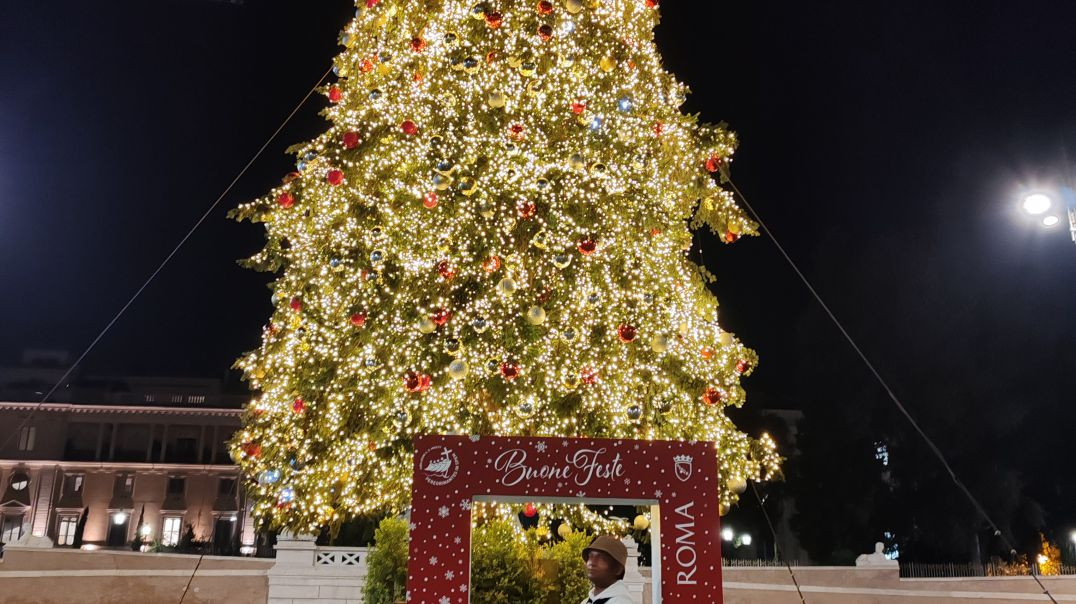 ⁣रोम इटली 🇮🇹 - ये है रोम शहर के Piazza del Popolo का Christmas Tree 2025 🎄 | Namaste Italy