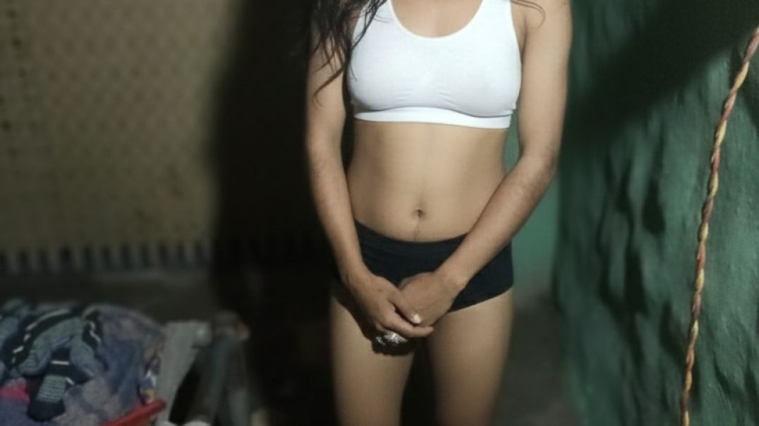 ⁣लड़का और लड़की पलंग पर सो रहे वीडियो