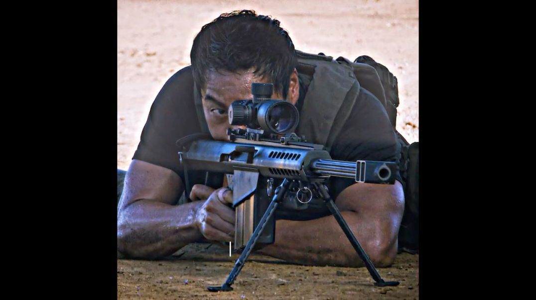 ⁣The power of this sniper rifle can penetrate steel plates. #shorts #movie