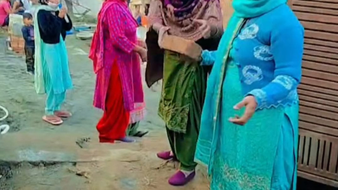 ⁣माईयां और भगत भाई सेवा करते हुए मालिक के दया से