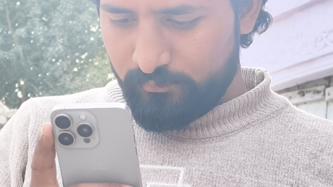 ⁣Group का पहला i phone आने के बाद 🤣