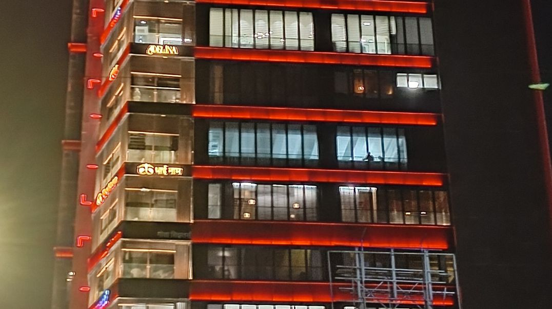 ⁣So beautiful building 🏢 yeah bahut aacha building hai ye building raat mein bahut accha dikhta