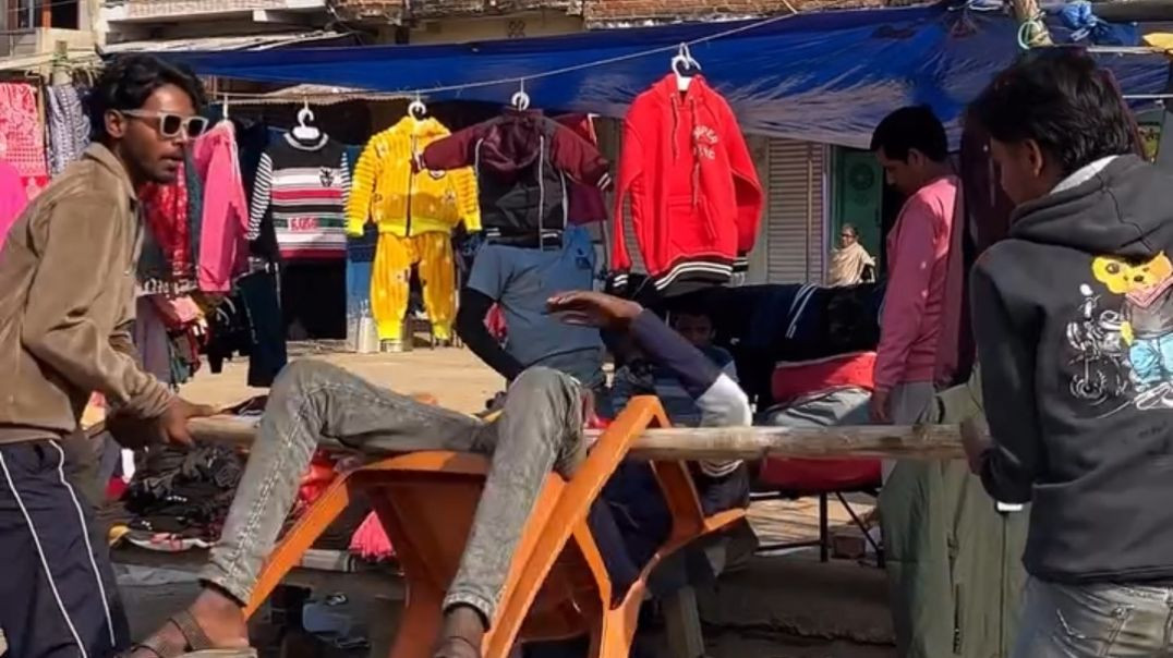 ⁣Bich bajar mein panga Ho Gaya 😂😂 #Apnatube #comedy #funny #viral #video