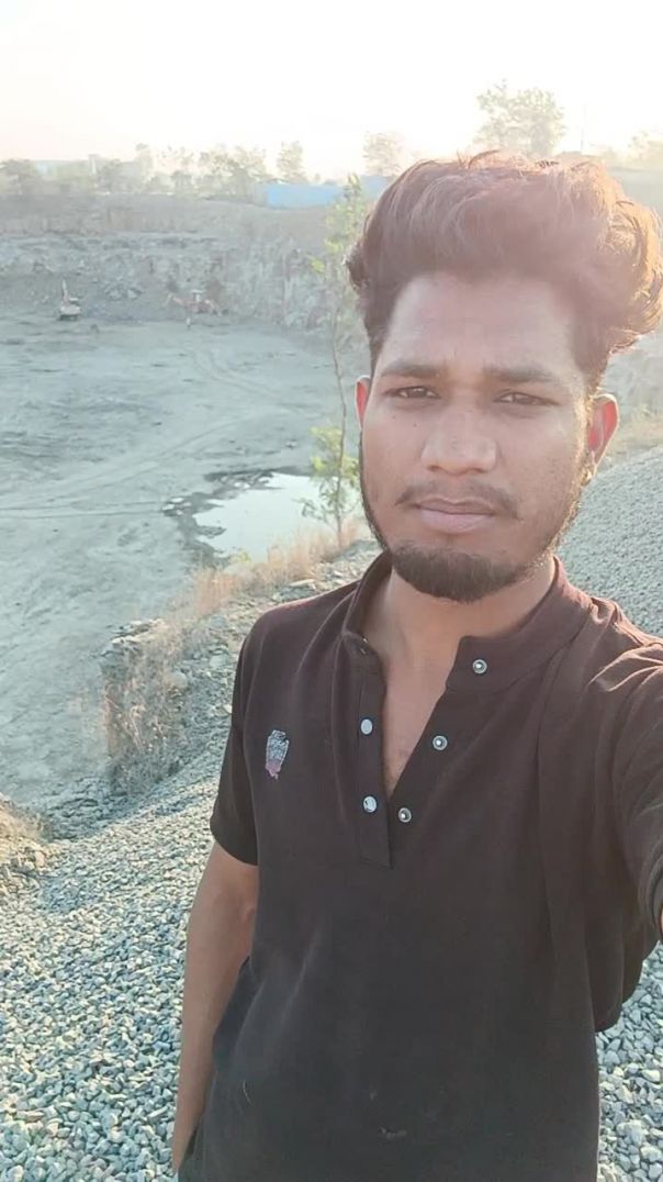 ड्राइवर नहीं आया तो हमें चलना पड़ा ट्रैक्टर