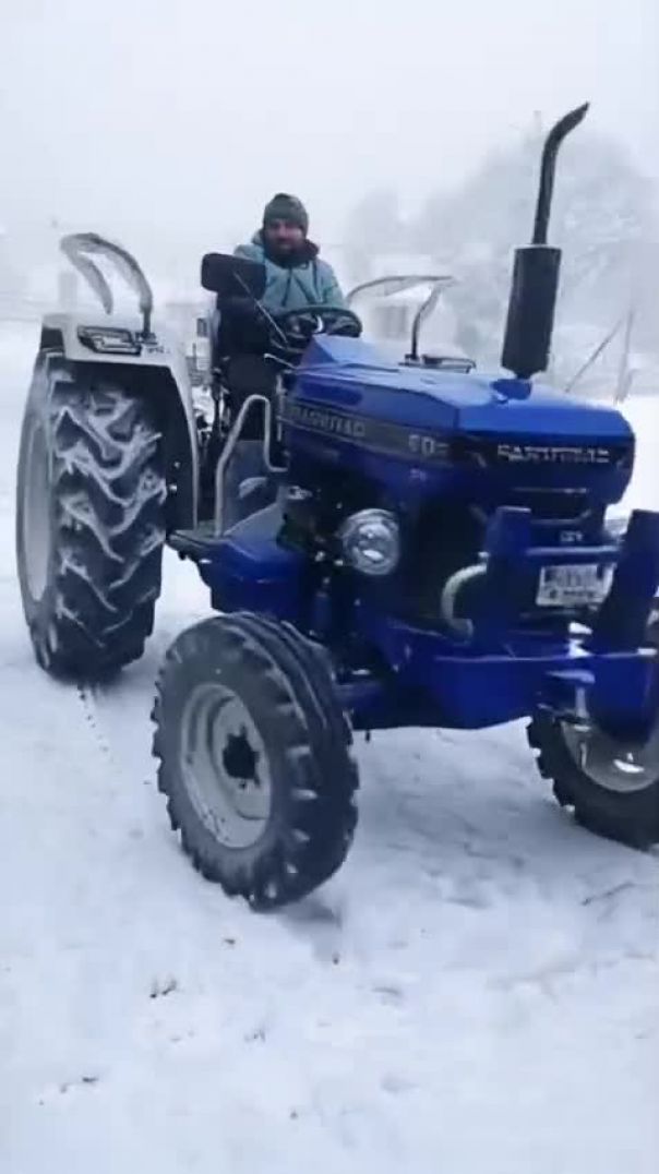 Snowfall Kullu Manali tractor driving
