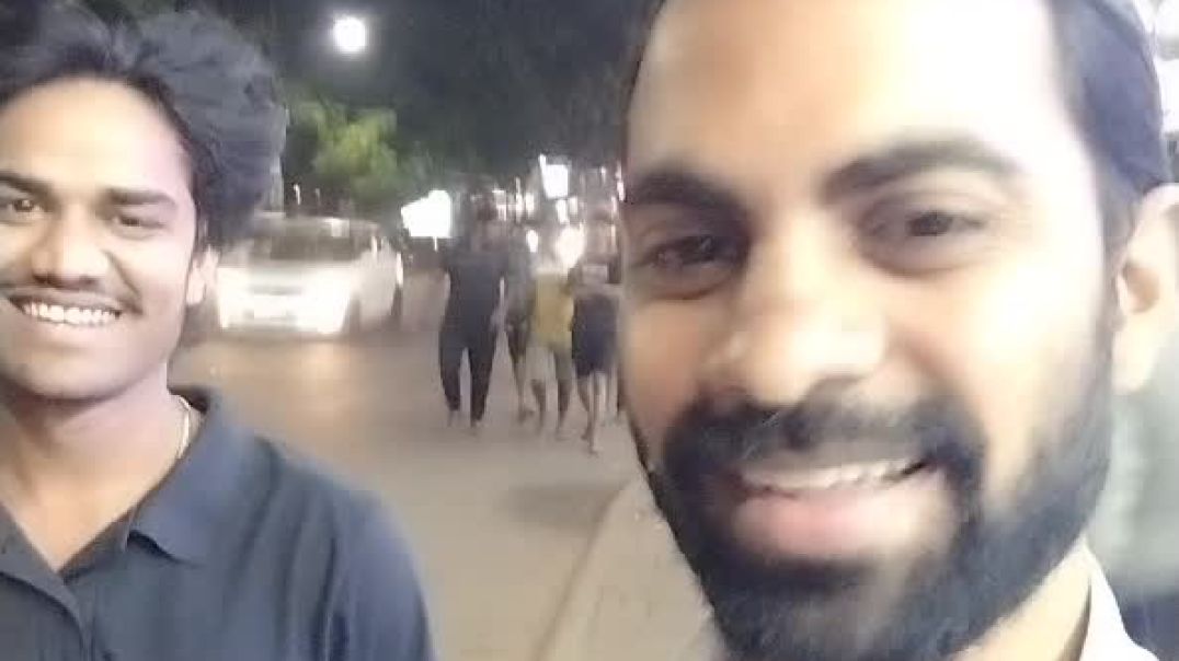 ⁣Hamare vlog banate hue ham log shop per ja rahe hain