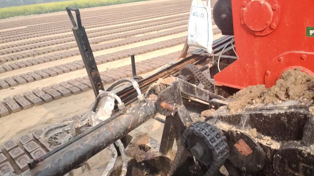 ⁣ईंट बनाने वाली मशीन लॉन्च हुई है कैसी ईंट बनाती है कमेंट बॉक्स में बताना जरूर