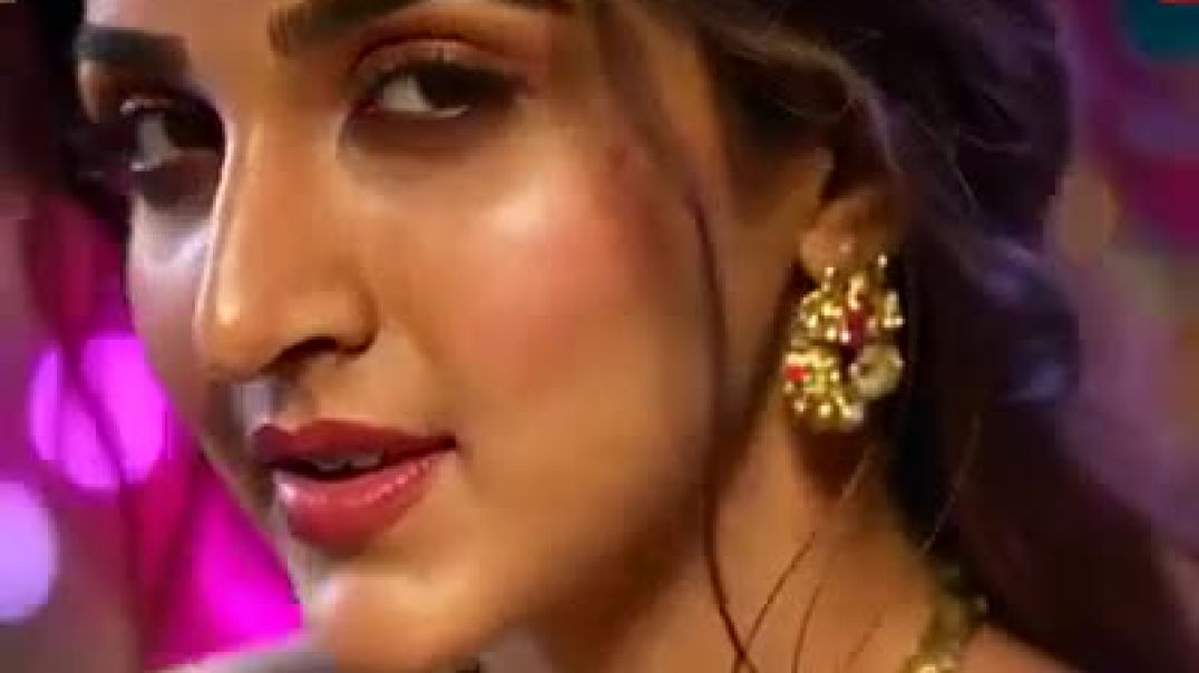 ⁣Uff Yeh Garmi Item Dance