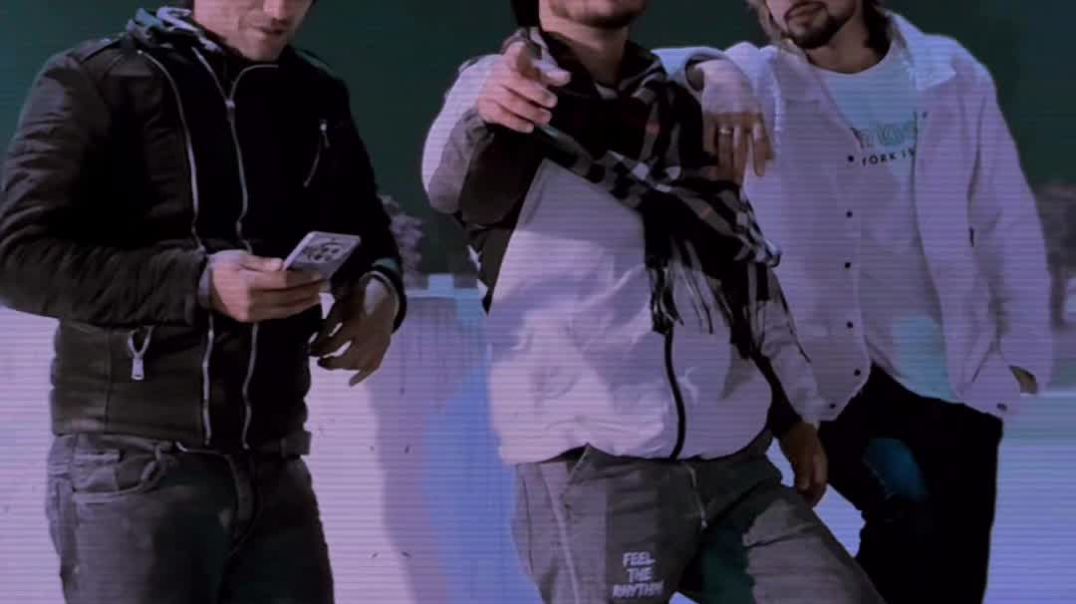 ⁣Tere Aankhon ki chadar odhe