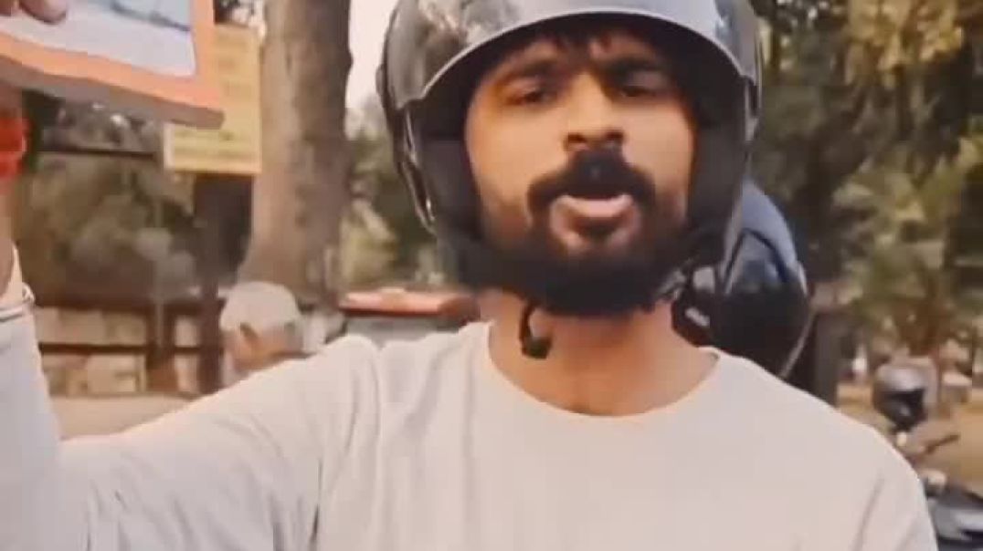 ⁣हिंदुओं को बांटी जा रही पुस्तकें का असली सच