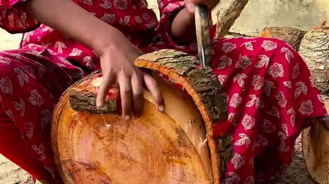 देखिए लकड़ी के बर्तन कैसे बनाएं जाते हैं