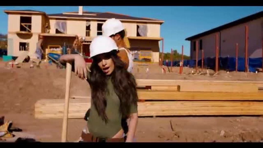 ⁣Fifth-Harmony-Work-from-Home-Official-Vi_11