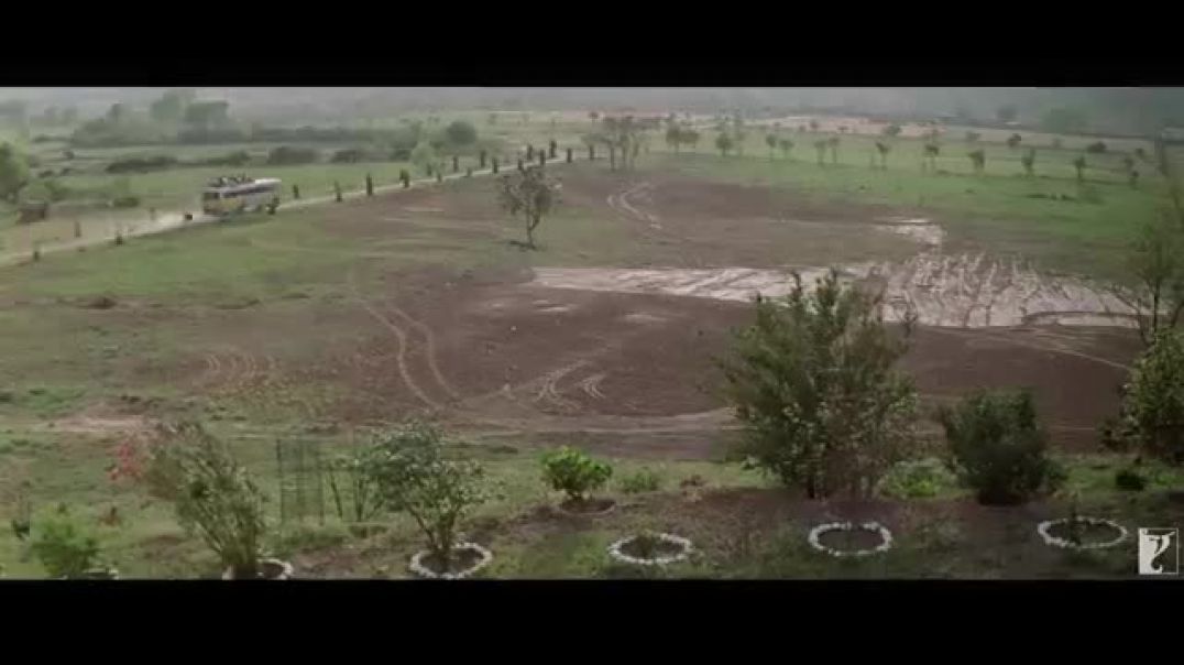 ⁣Aisa_Des_Hai_Mera_Song___Veer-Zaara___Shah_Rukh_Khan,_Preity_Zinta___Lata_Mangeshkar,_Udit_Narayan(3