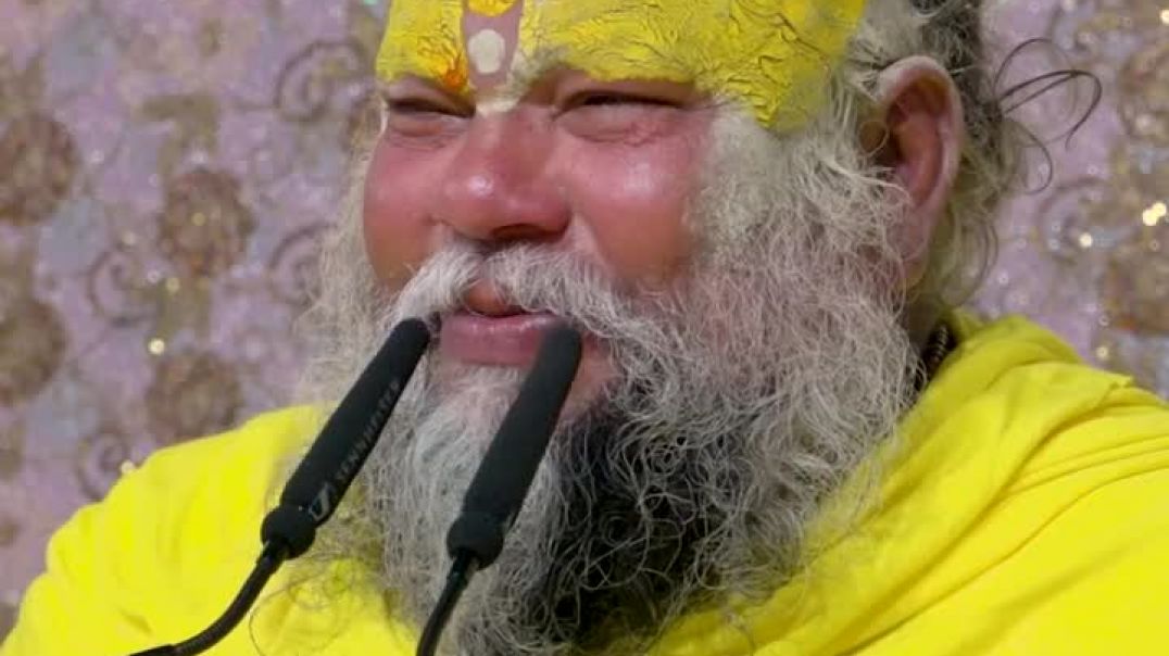 ⁣पत्नी मुझसे तो भजन करवाती है और खुद मोबाइल चलाती है। #premanandjimaharaj #bhajanmarg