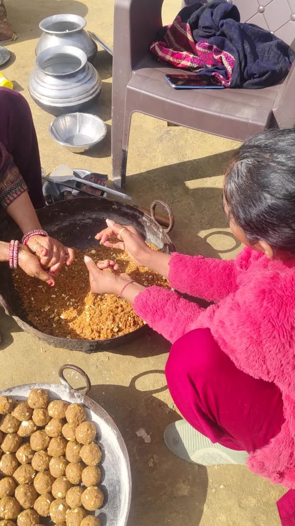 Good or dry fruit ke laddu