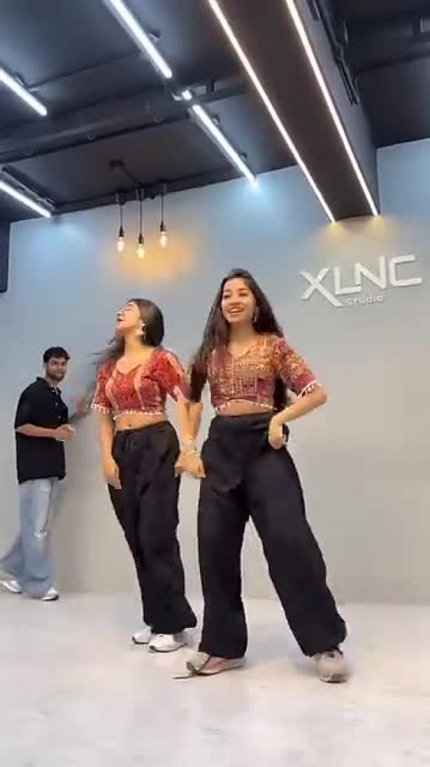 Chikni_Chameli____Kashu_X_Nishi_Dance__#shorts_#viral(360p)