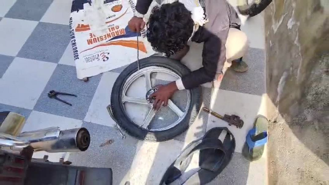 ⁣Ghar par tayar change karna