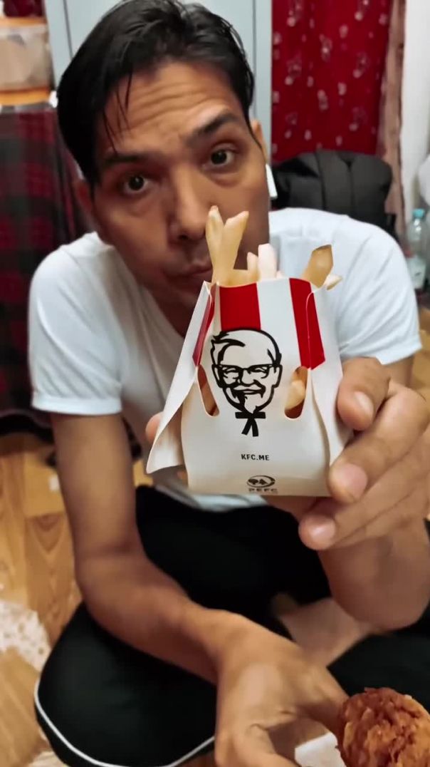 Yeheee kfc kuch logo ne to khai nhi hogi #baatkartehebadibadi