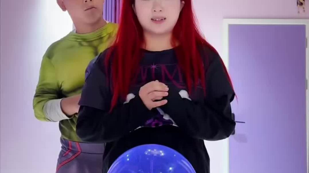 ⁣जादूगर ने लड़की को बचाया ज़ोंबी से 🫣