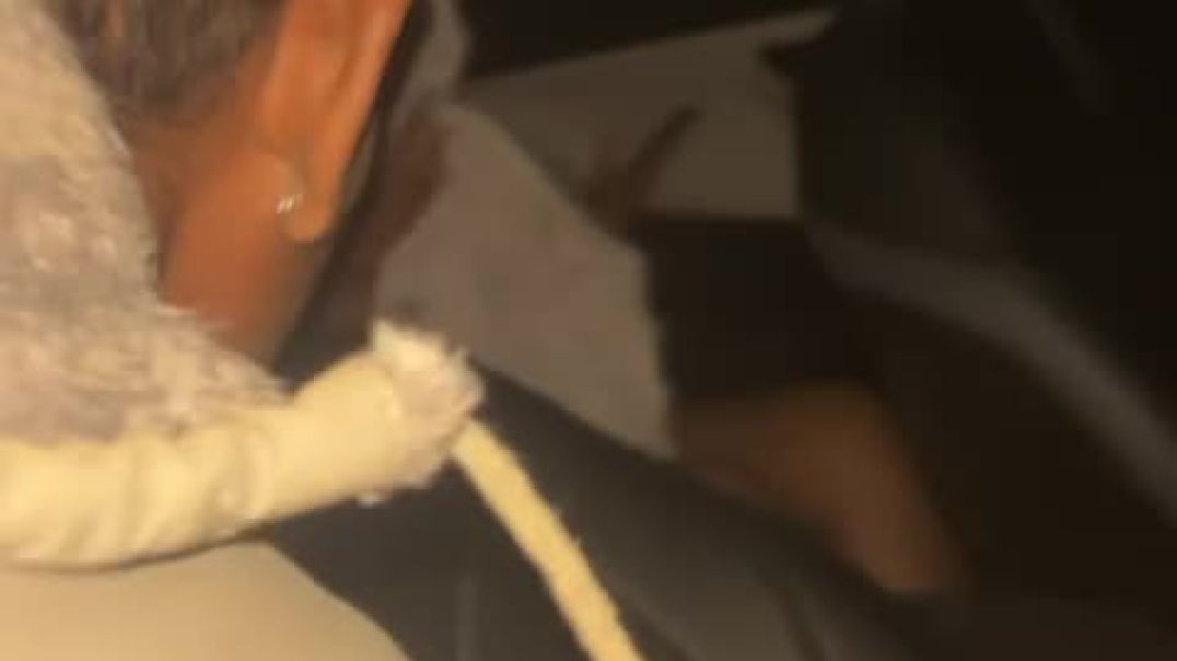 ⁣रात को गाड़ी में लड़की को गलत काम करते पकड़ा