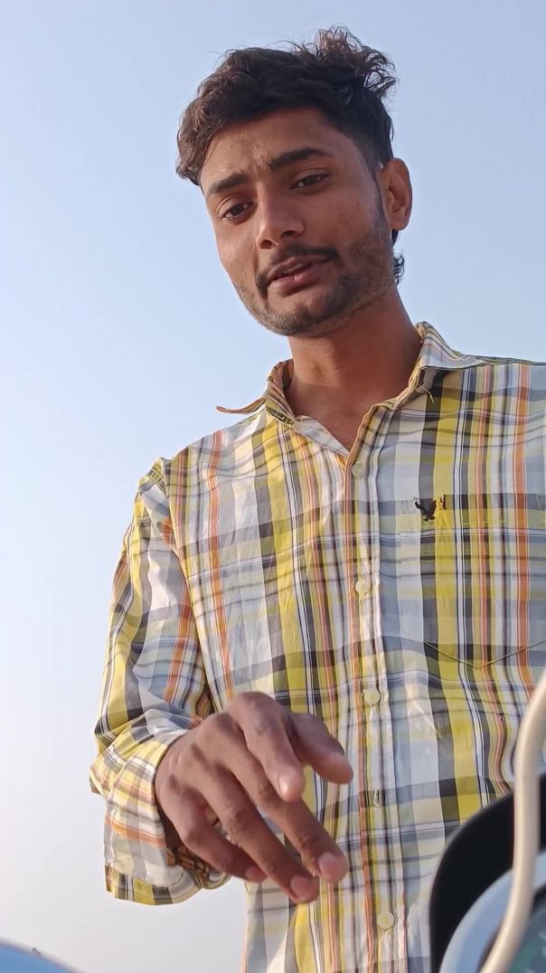 Chor Hai Madrc**d #comedy #comedymove #comedyshorts #funny #coupledailouges #comedyvideo #comedyfilms #couple #vairalshort