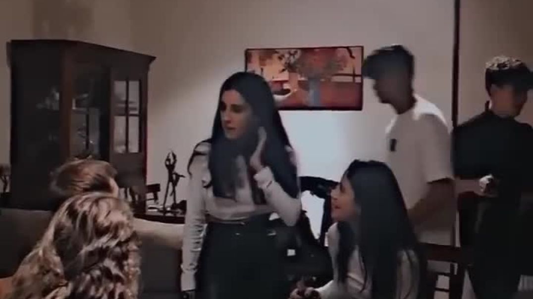 ⁣Couple_Kiss_In_Public_#Couple_#Kisses_#kiss_#Shorts_#Couplekissing_#Love_#Couplegoals_#ytshorts_#We(