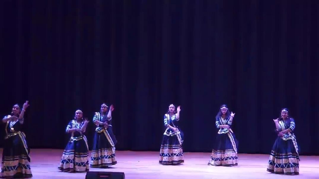 ⁣राजस्थान के प्रसिद्ध गानों पर छात्राओं के ठुमके  _ Rajasthani folk dance