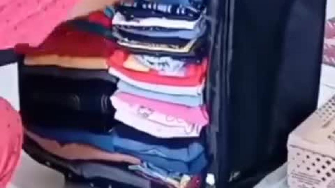 ⁣बॅग मध्ये कपडे भरायची पद्धत