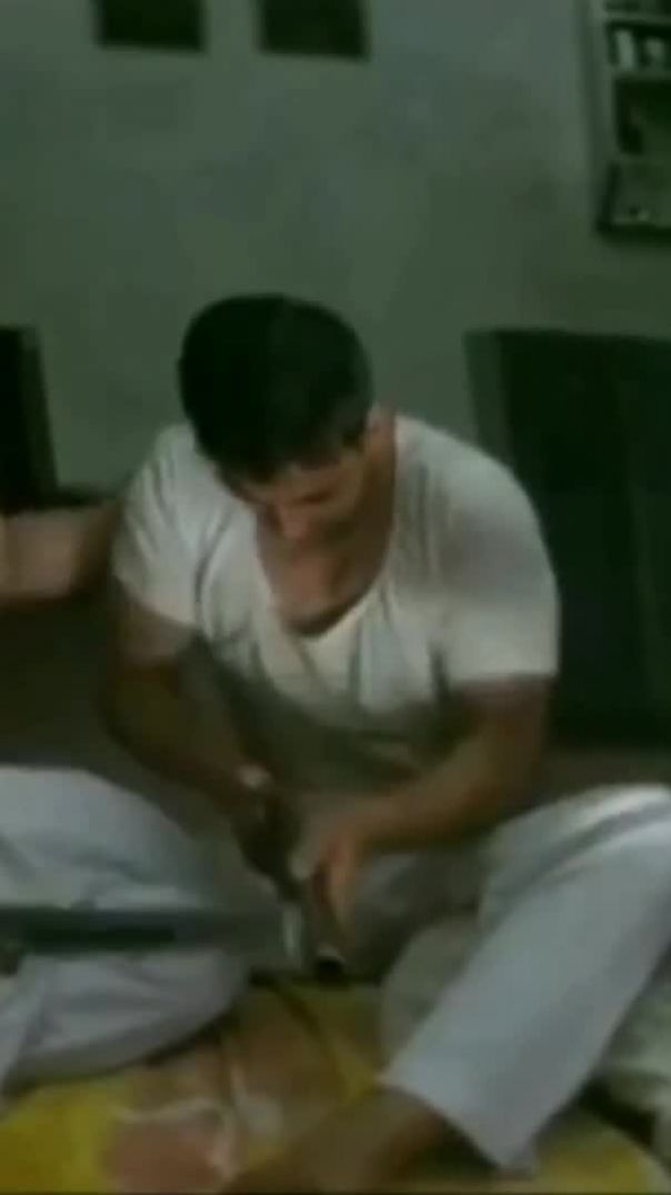 mereko-toh-aisa-dhak-dhak-ho-rela-hai-video-meme-download