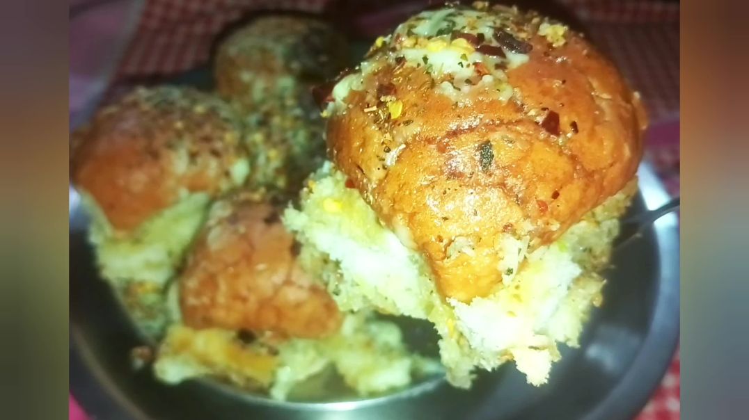 ⁣Cheese Garlic Bread 😋 Crispy & Cheesy | Easy Garlic Bread Recipe at Home | Natural Khana