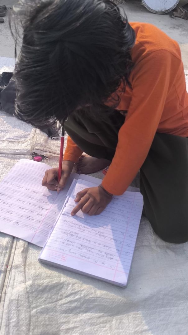 दोस्तों मेरी बेटी का वर्क फ्रॉम होम चल रहा है तो सारा स्कूल का काम घर पर ही करना पड़ रहा है बेटू