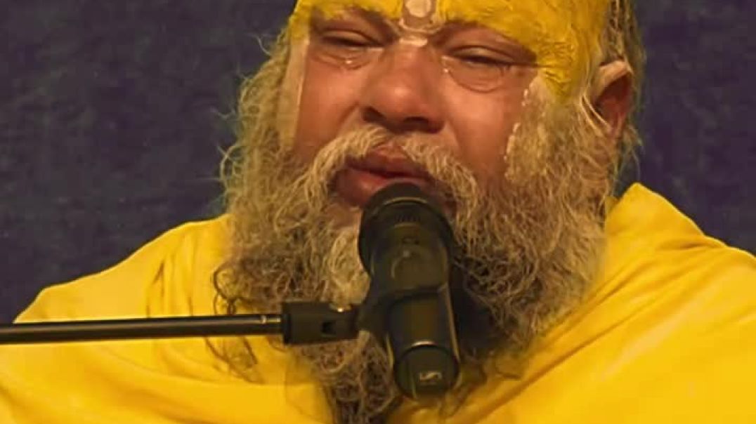 ⁣*यदि हम चाहे जैसे हो, भगवान का भरोसा दृढ़ रखें तो आज भी भगवान है* 🙇‍♂️