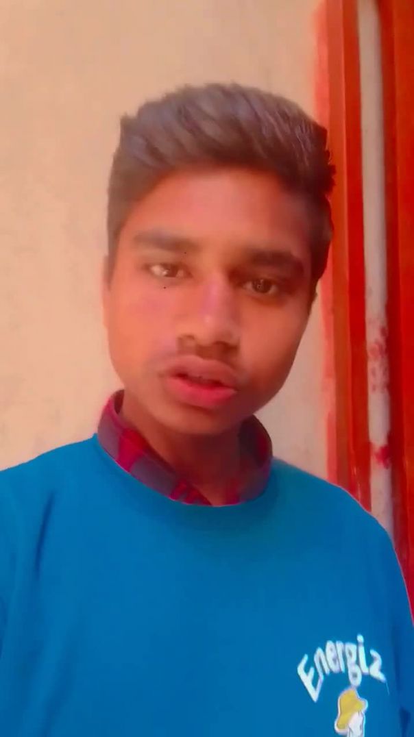 मोबाइल में हाशु रहें है 🤣 #funny #realfools #satyarox #satyarox494 #funnyvideos #funnyvideos #ytsho