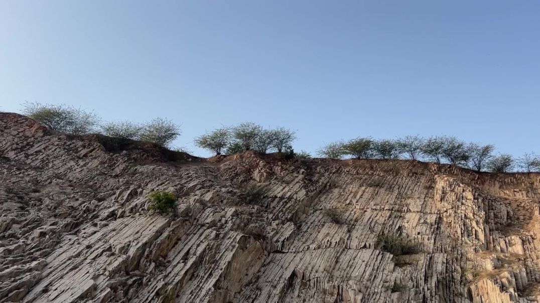 ⁣Aaj jaate Hain pahad ke upar chai banane ham, to galti se chai fat jaati Hai ❌🤣