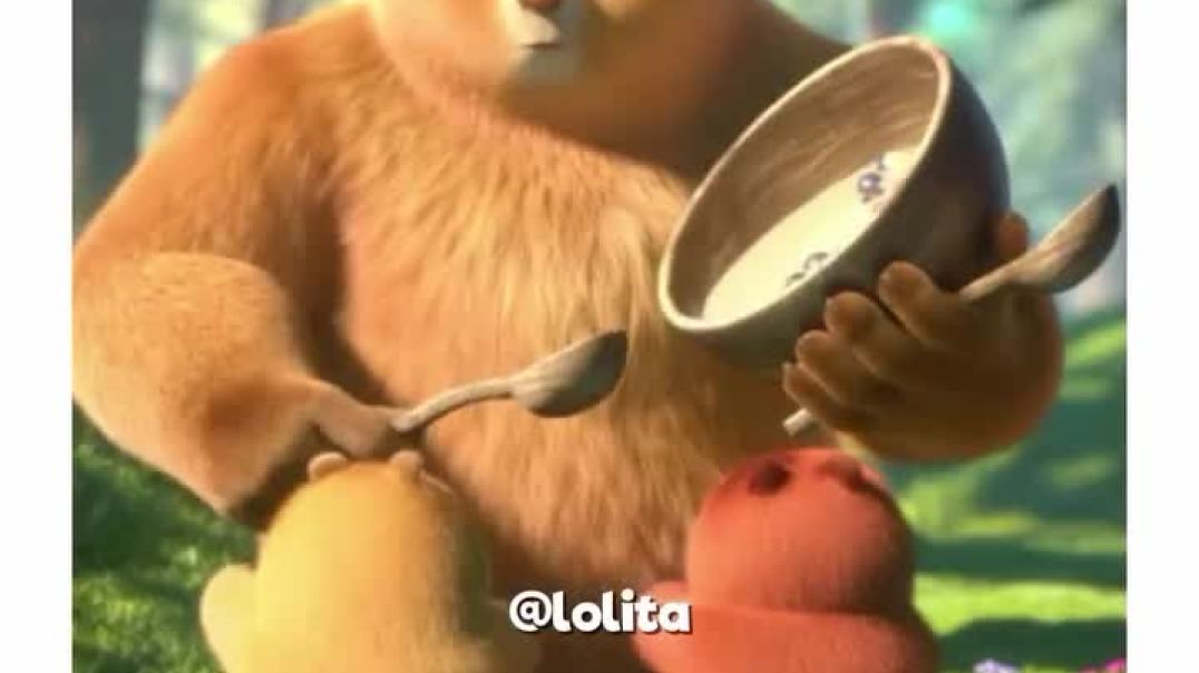 ⁣एक भालू के दो बच्चों की फनी वीडियो 😅