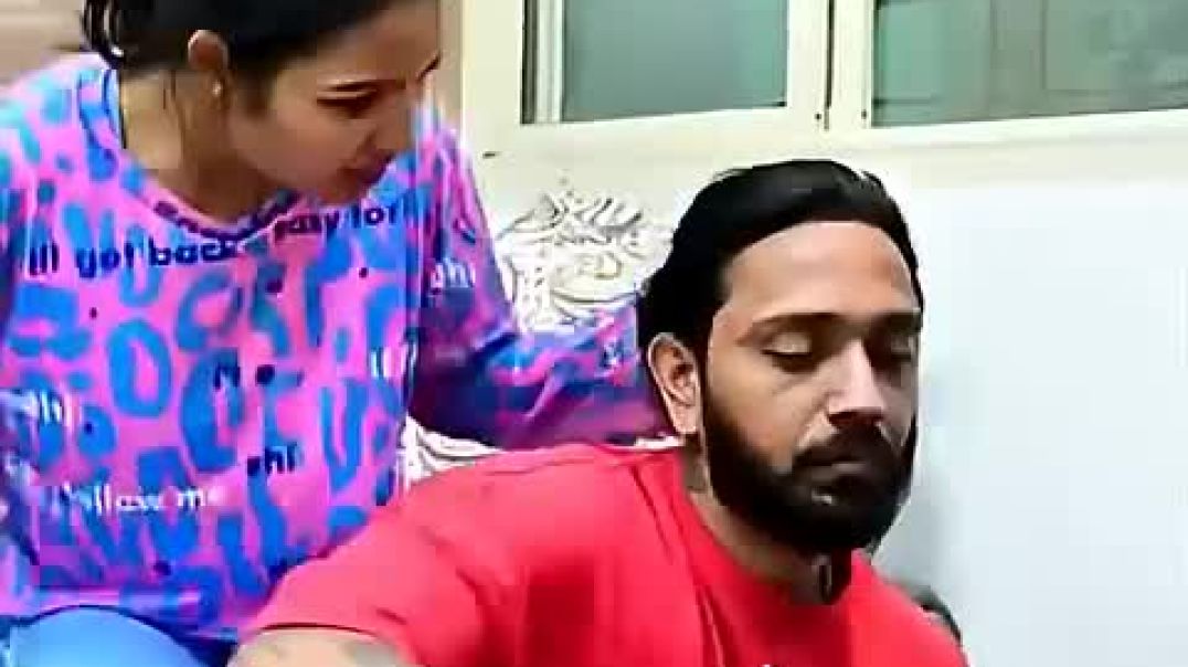 ⁣😂_नम्बर_देना_चाहिए_ऐसे_😂_#shorts(480p)