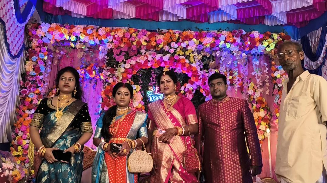 ⁣Biyabarie giya photo shoot hocha. বিয়ে বাড়ি গিয়ে ফটো শুট হচ্ছে।