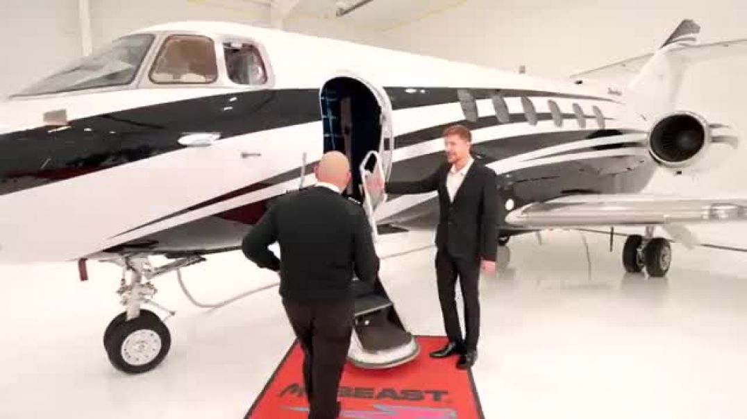 Survive_100_Days_Trapped_In_A_Private_Jet,_Keep_It_MP4_360p