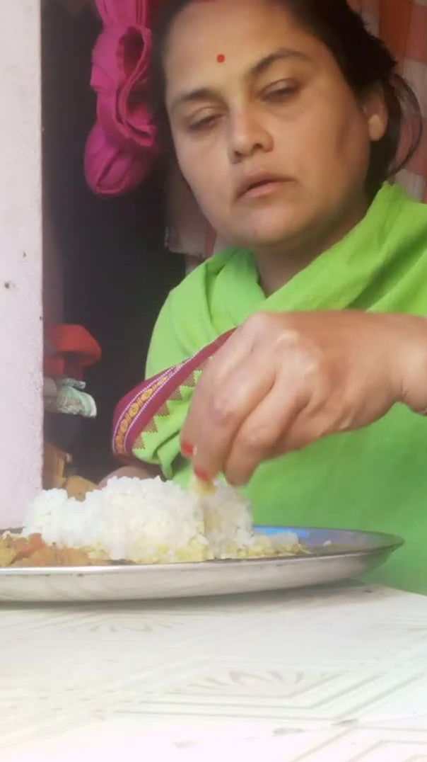 Eating eating 🤭🥱🤭