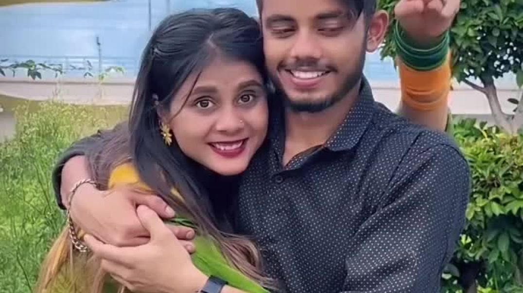 ⁣Mere Liye Chudi Lekar Aaya Hai